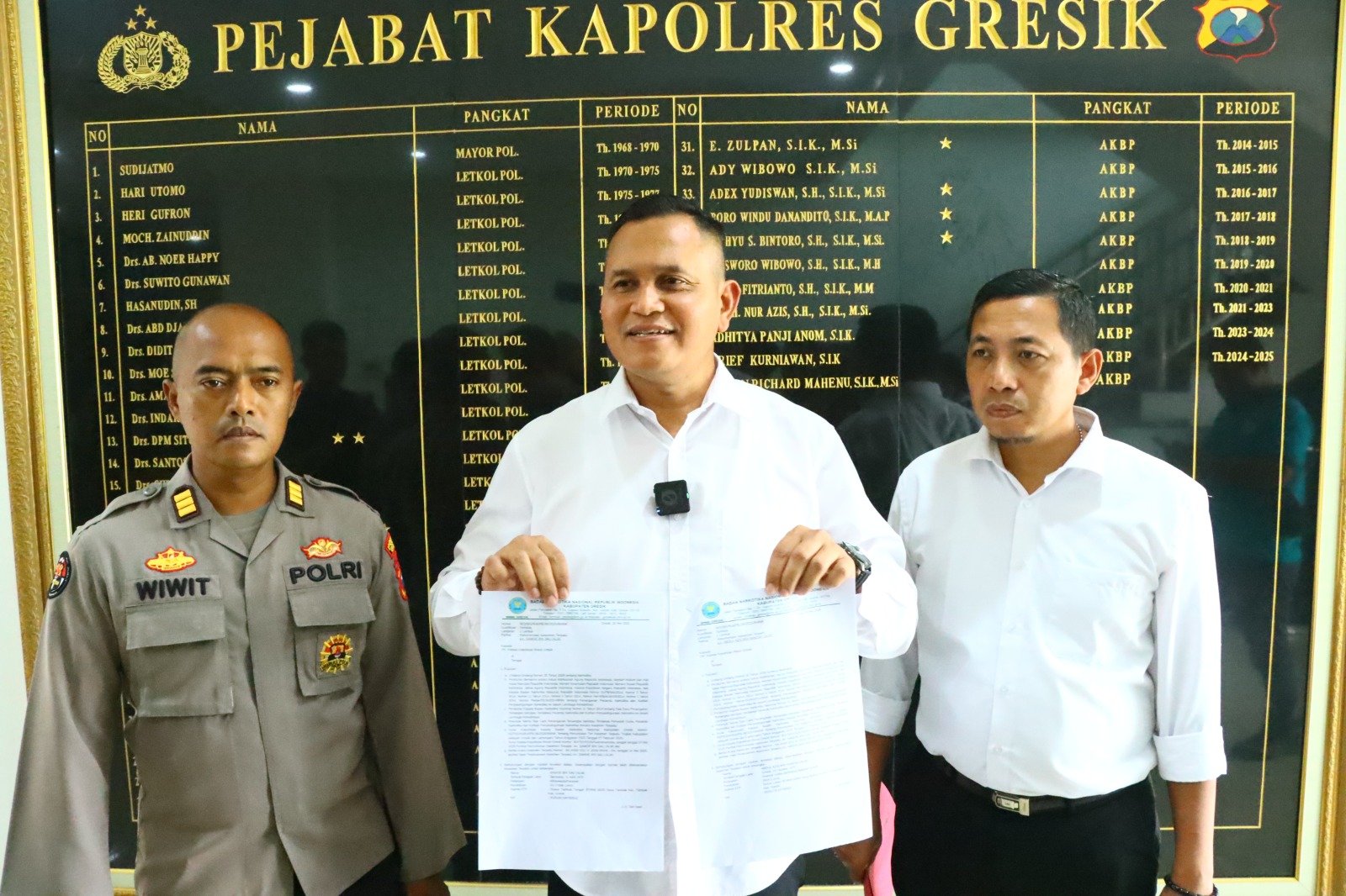 Kades dan Nelayan dari Pulau Bawean di Serahkan Polres Gresik  untuk Direhabilitasi 