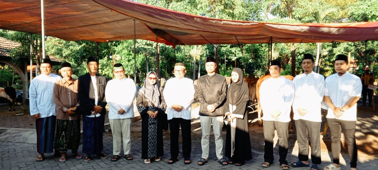 Fantastis !!! Ada 18 ekor Sapi dan 18 ekor Kambing Siap Disembelih dan Disalurkan Masjid Nurul Jannah Petrokimia
