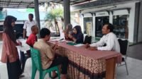 Suyanto Pantau Bantuan Sosial Untuk KPM di Kecamatan Manyar