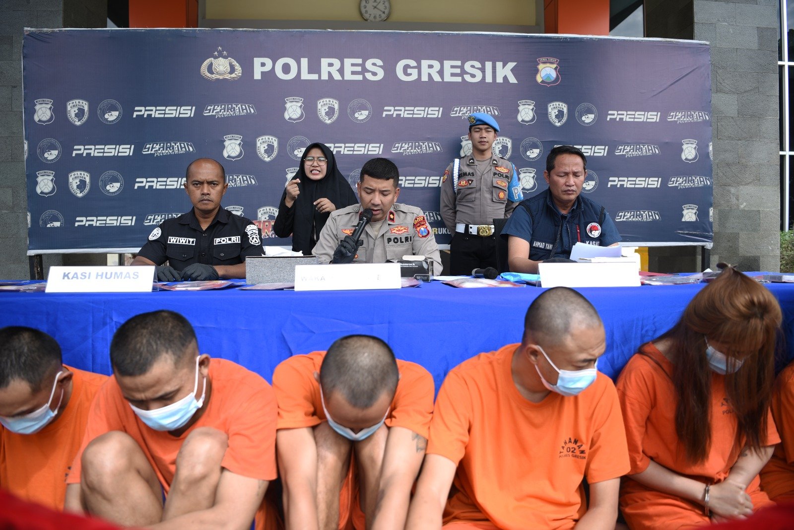 9 Orang Tersangka Narkoba Berhasil di Tangkap Polres Gresik , 613 . 161 Gram Sabu dan 171 Butir Inex Diamankan