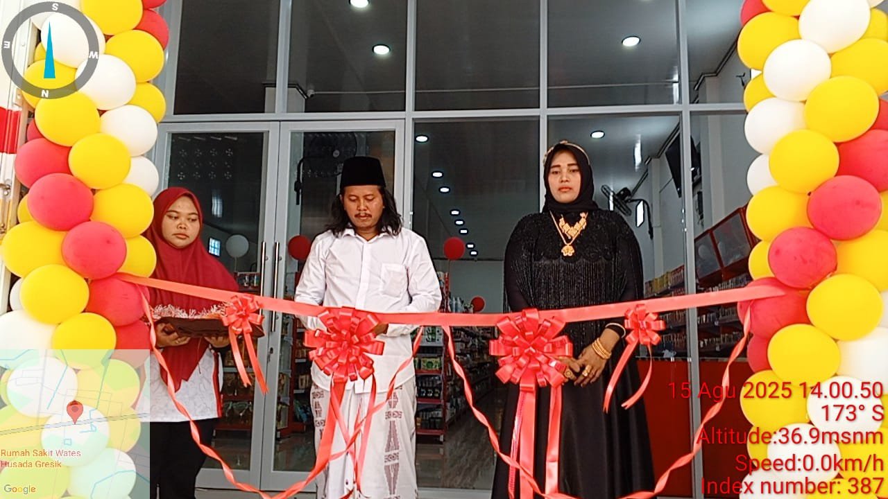 2 Tumpeng dan Pelepasan Balon Merah Putih Meriahkan Launching Toko Sembako " Putri Aurel "