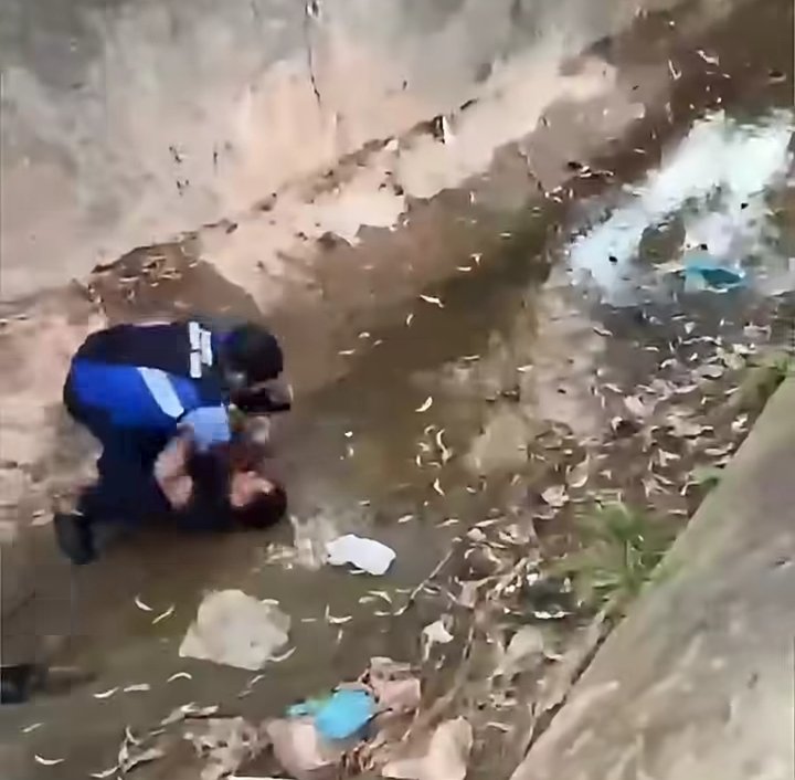 Viral Perkelahian di Kompleks Macadam Batam, Pria Berkaos Hitam dan Petugas Baku Hantam Hingga Masuk Parit